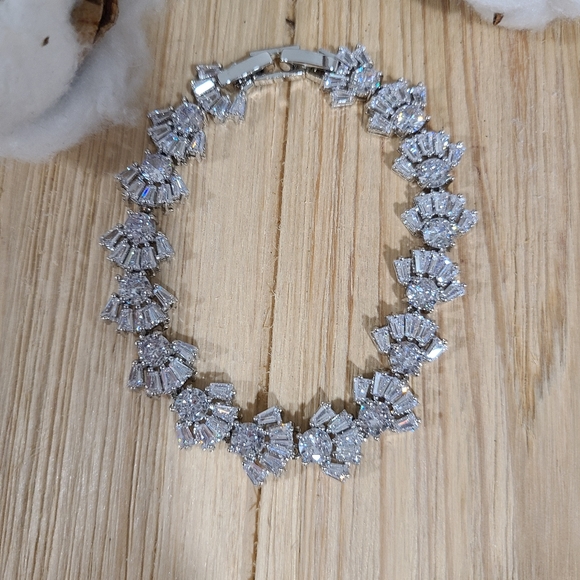 🩶🩶NEW🩶🩶EXQUISITE!! CZ BRACELET IN SILVER 🩶🩶 - Picture 14 of 16